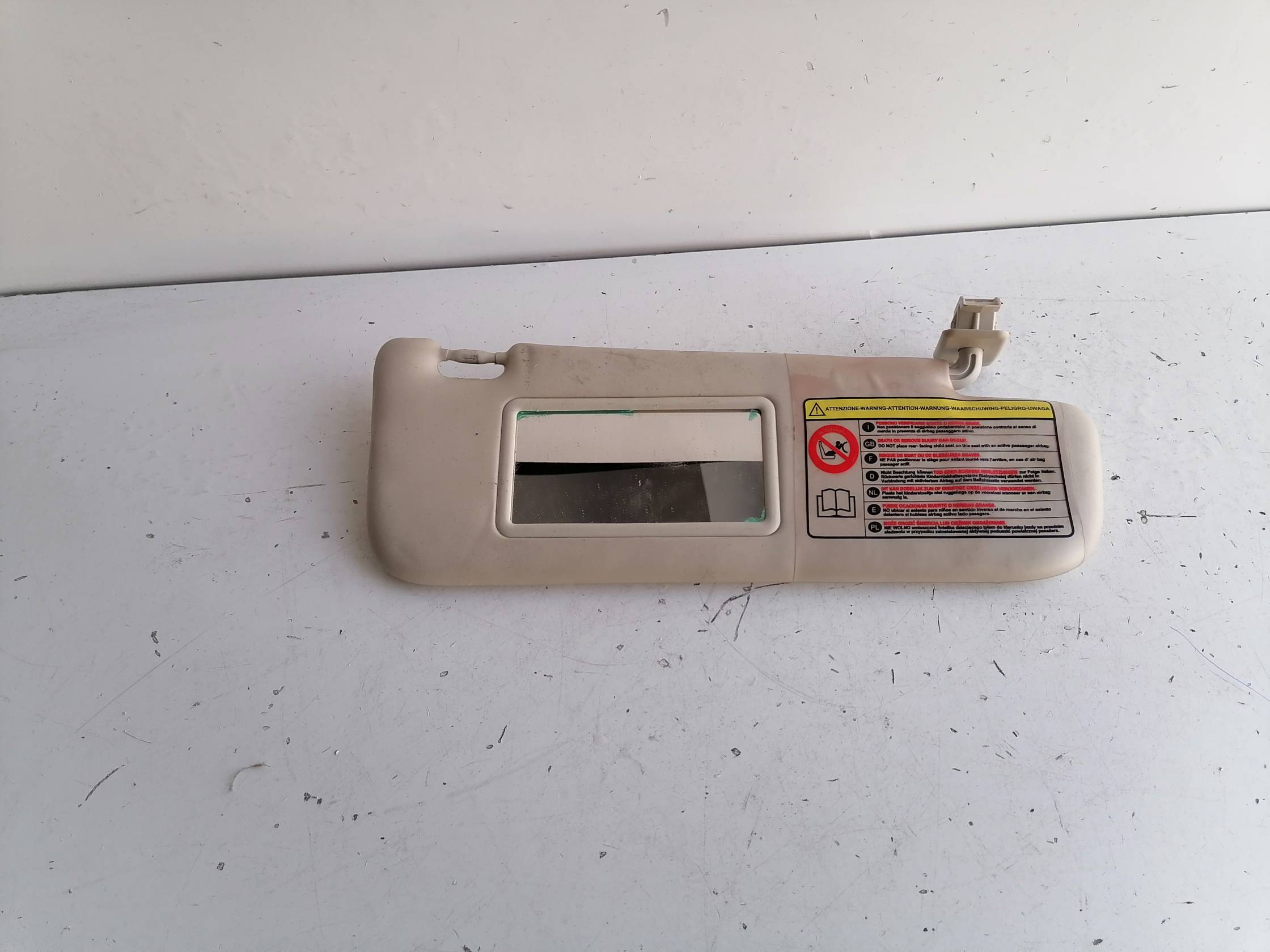 Aletta parasole parabrezza dx.