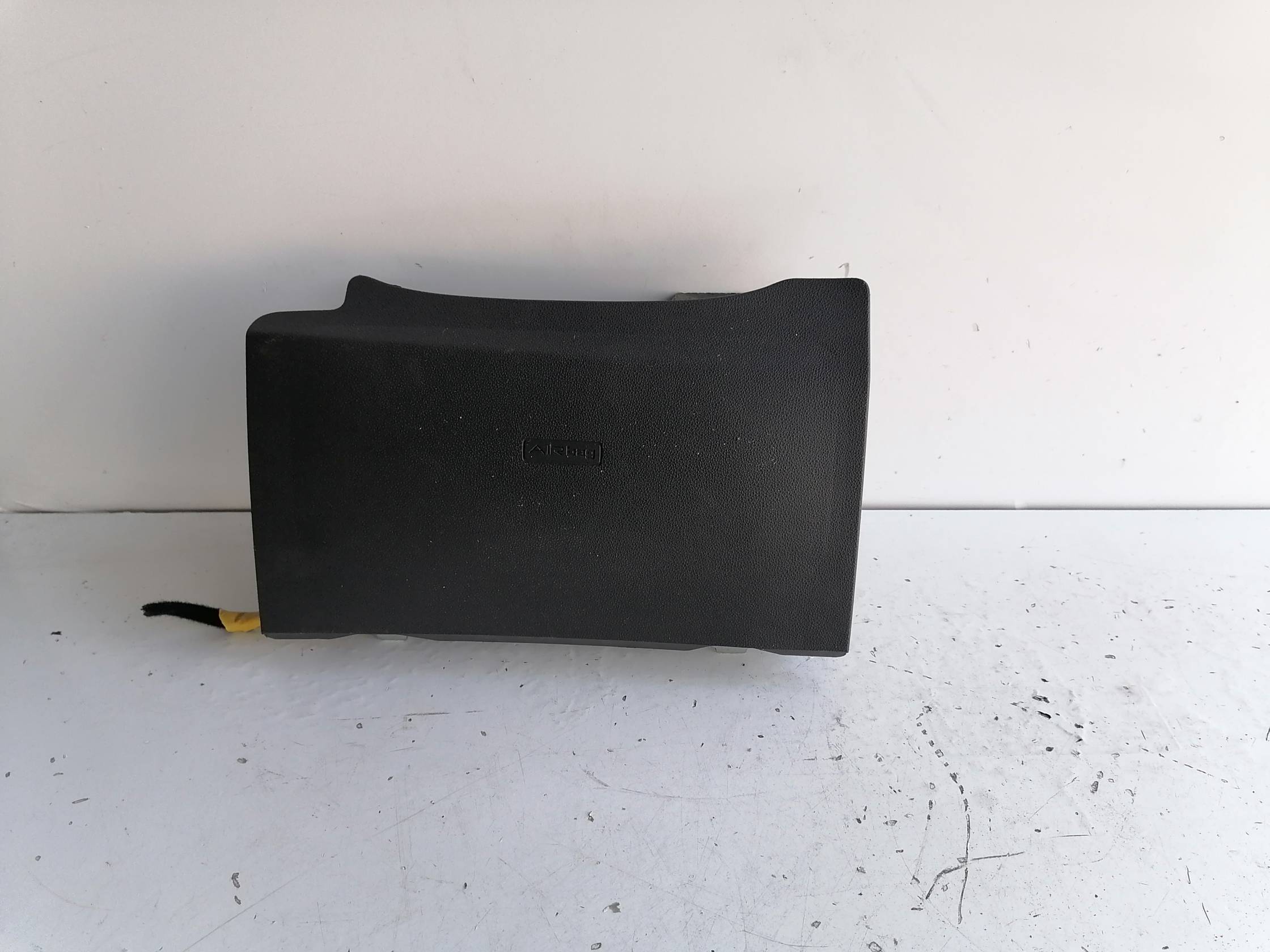 Dispositivo airbag protezione gambe