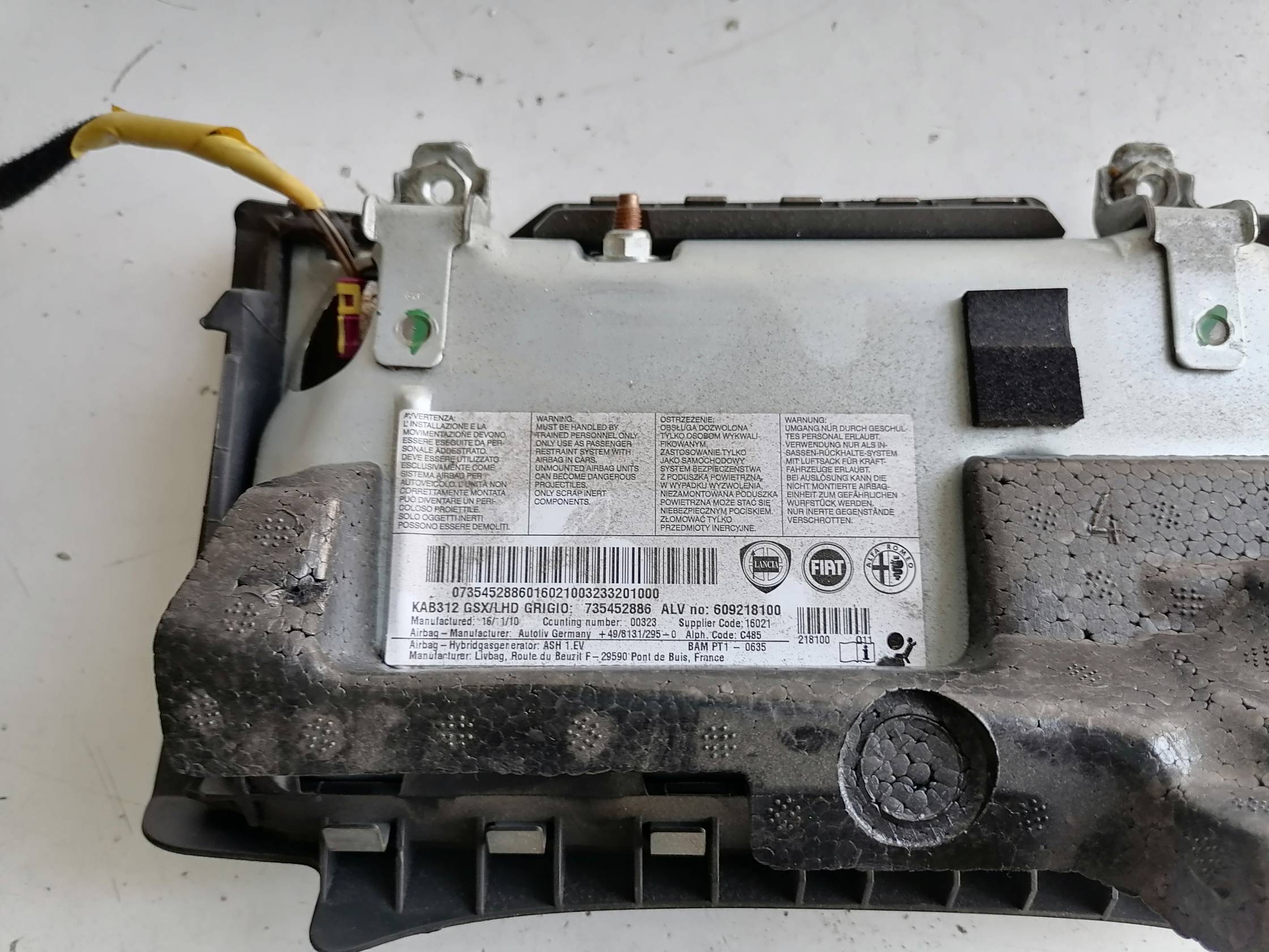 Dispositivo airbag protezione gambe