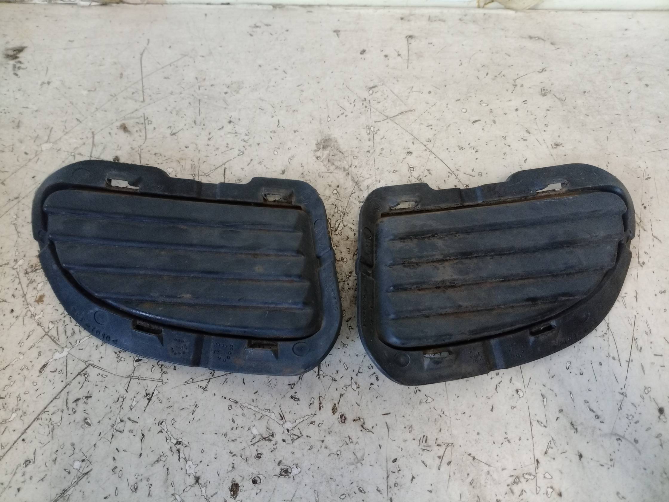 Griglia lat. paraurti ant. dx.