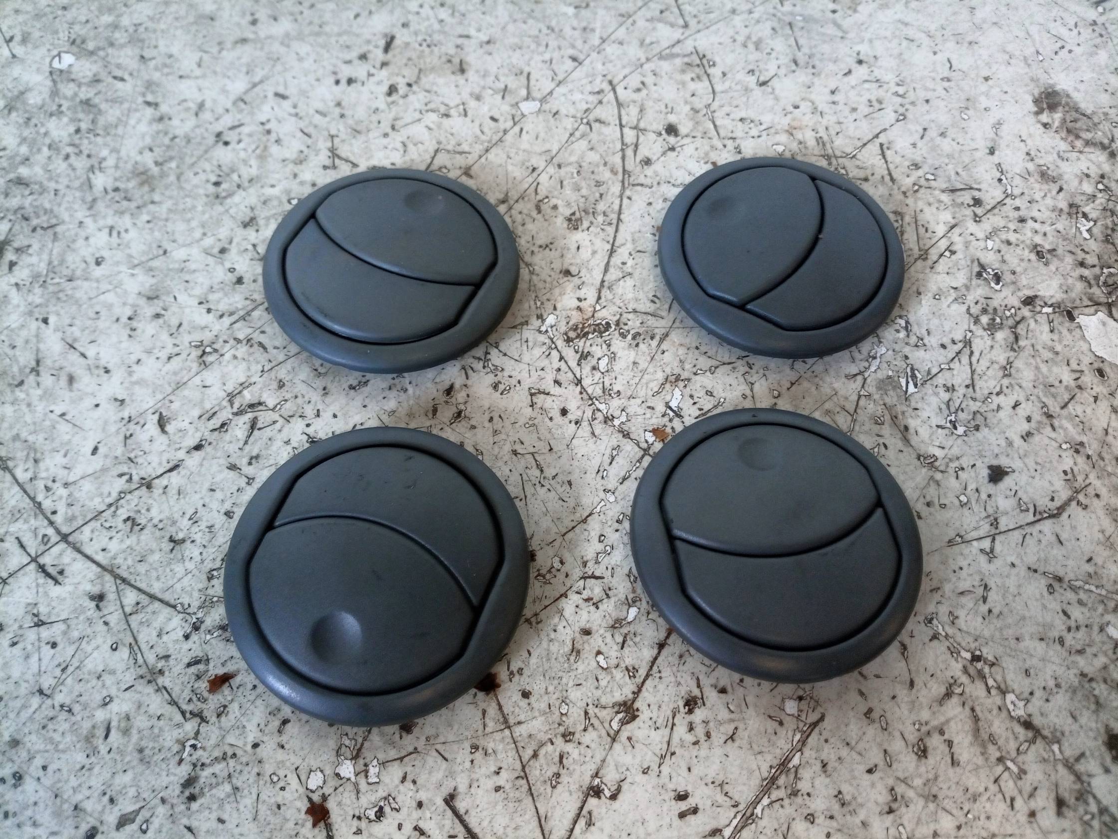 Bocchetta aria lat. cruscotto sx.