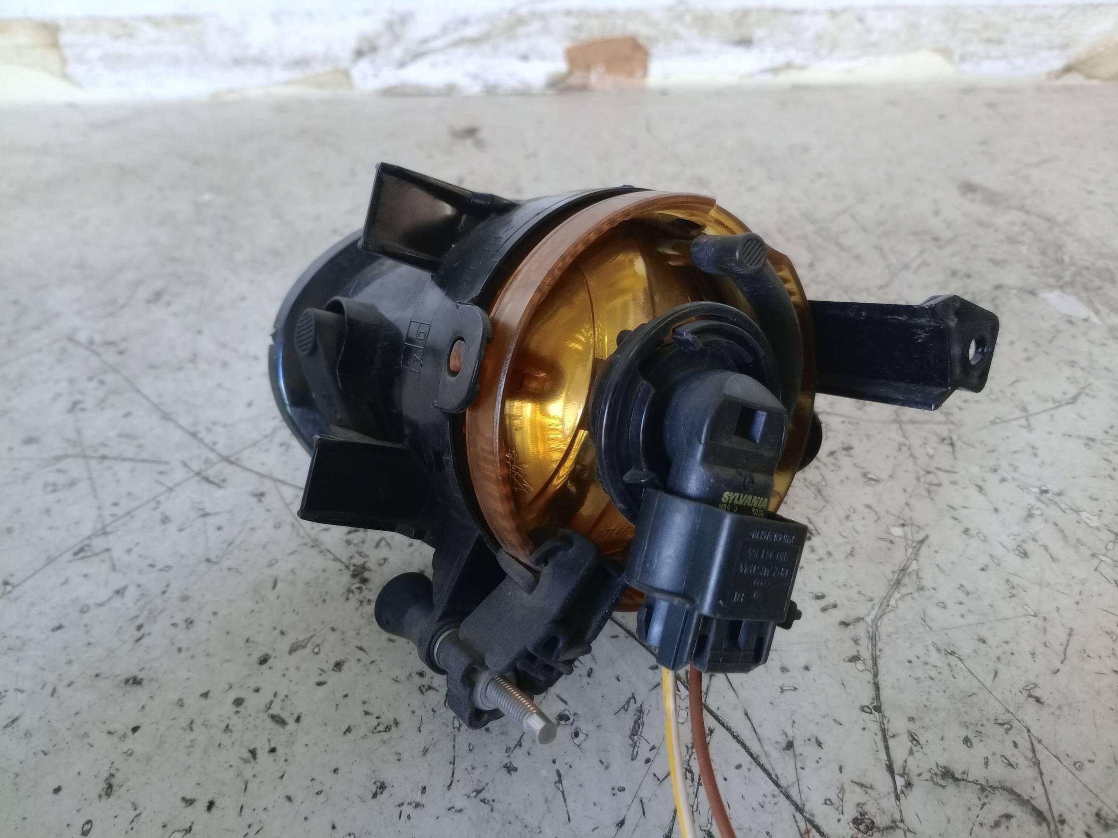 Proiettore fendinebbia dx.