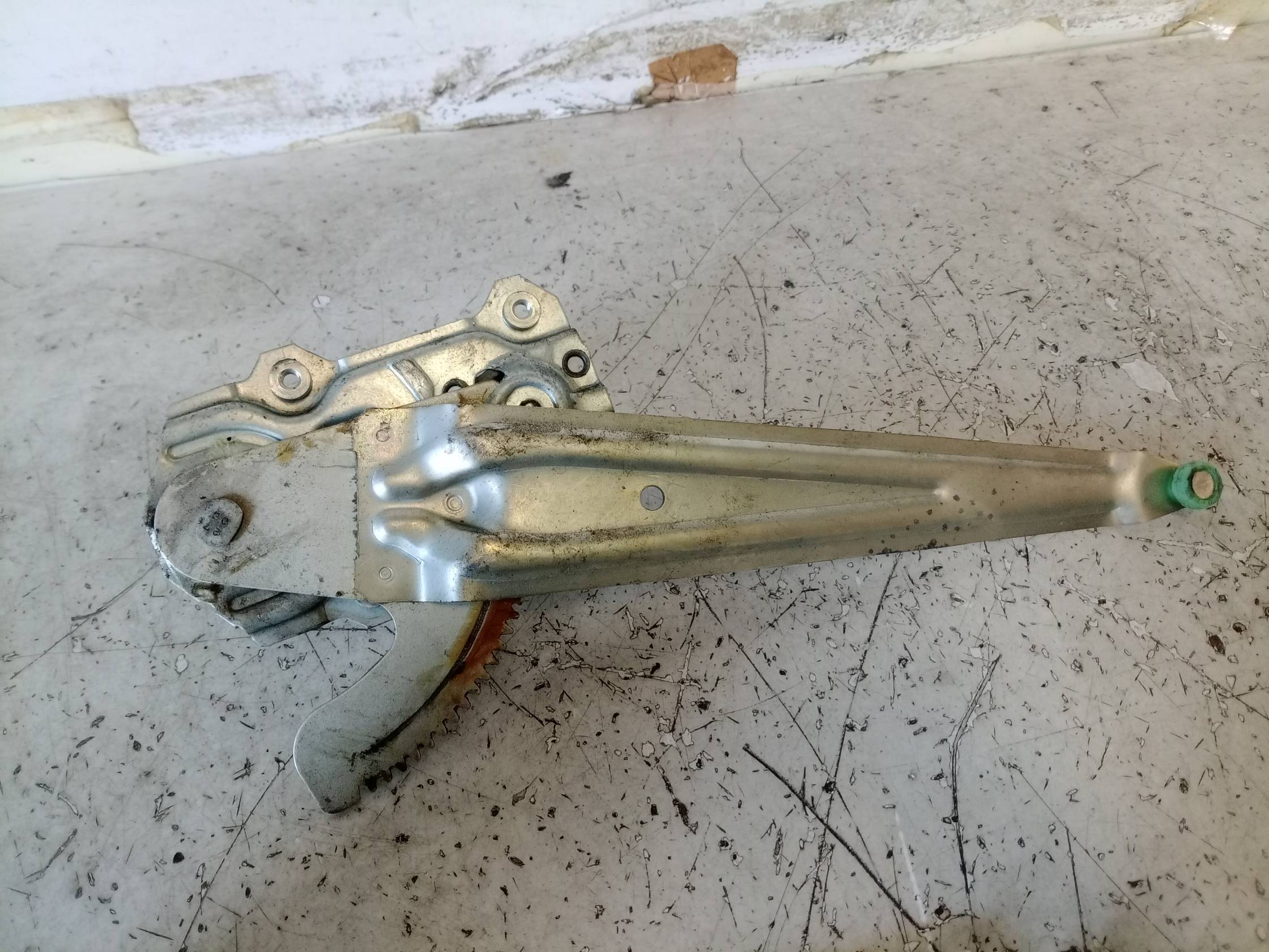 Alzacristallo porta post. dx.