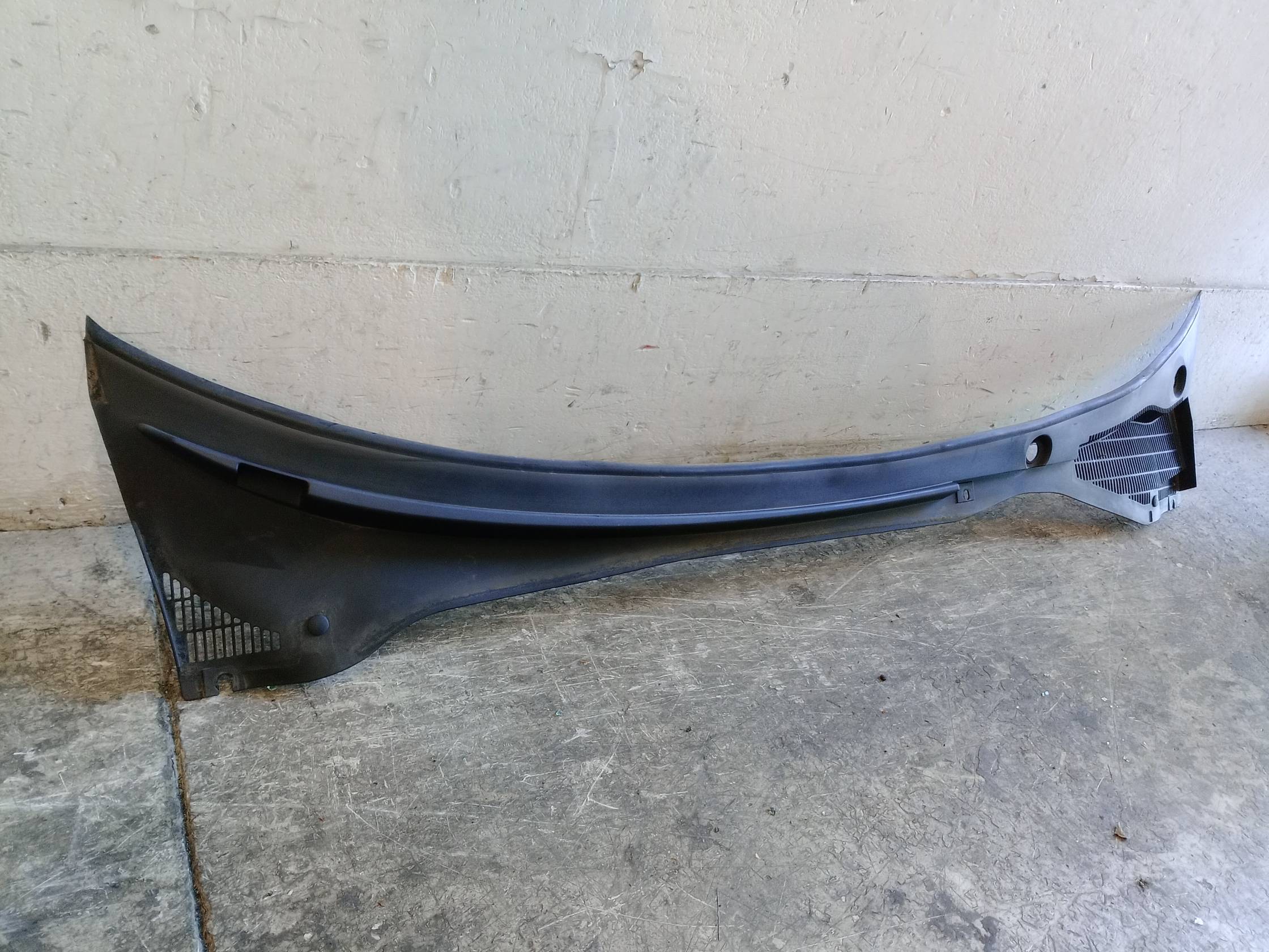 Griglia centr. sottoparabrezza Griglia centr. sottoparabrezza