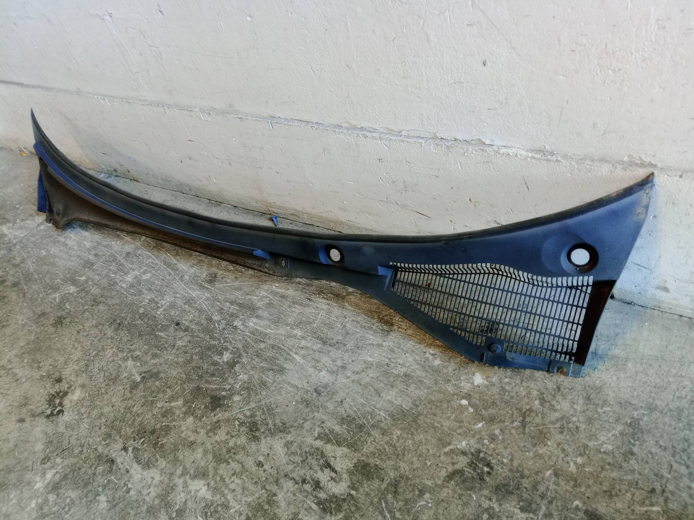 Griglia centr. sottoparabrezza Griglia centr. sottoparabrezza