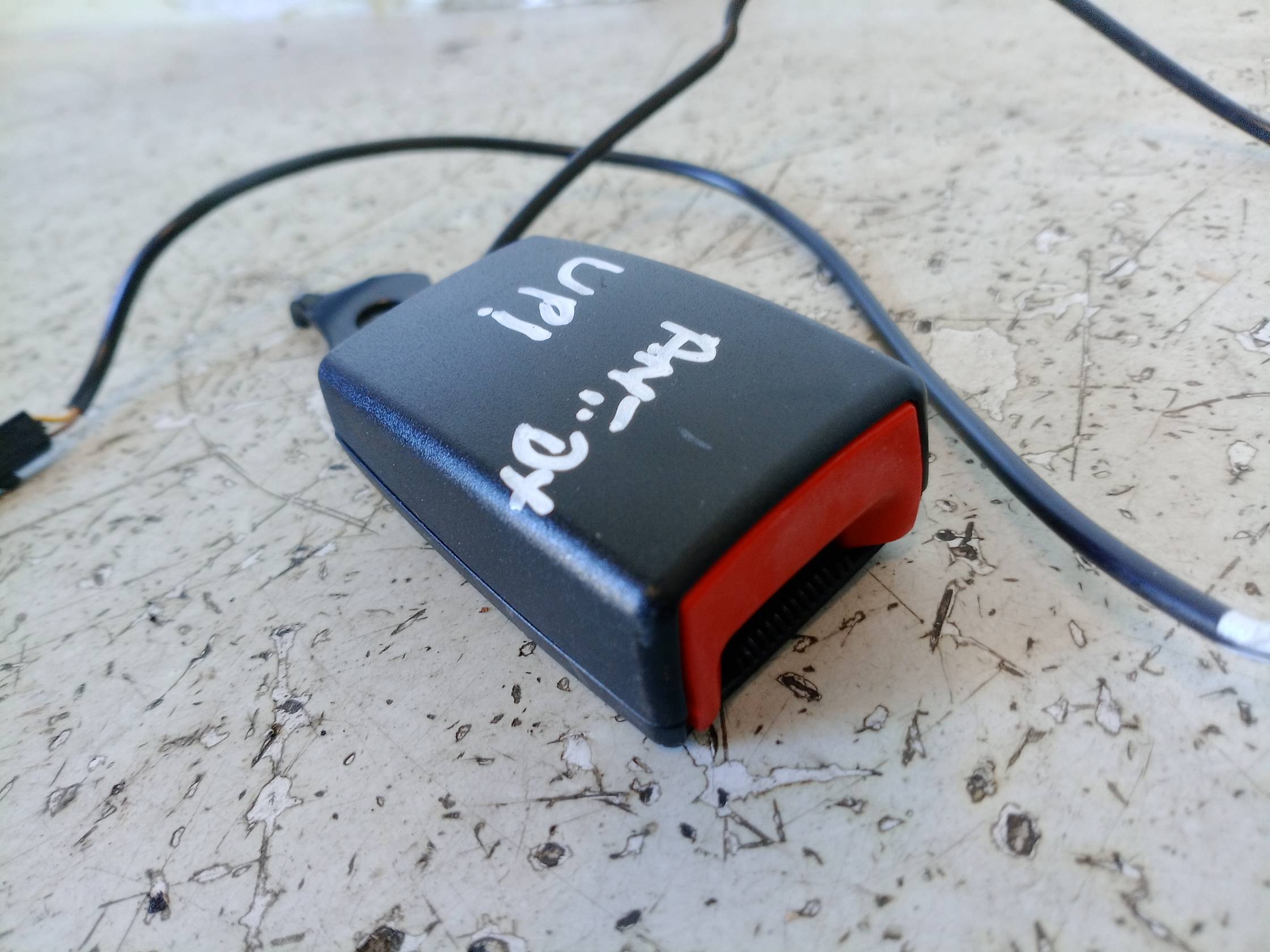 Aggancio cintura di sicurezza anteriore dx.