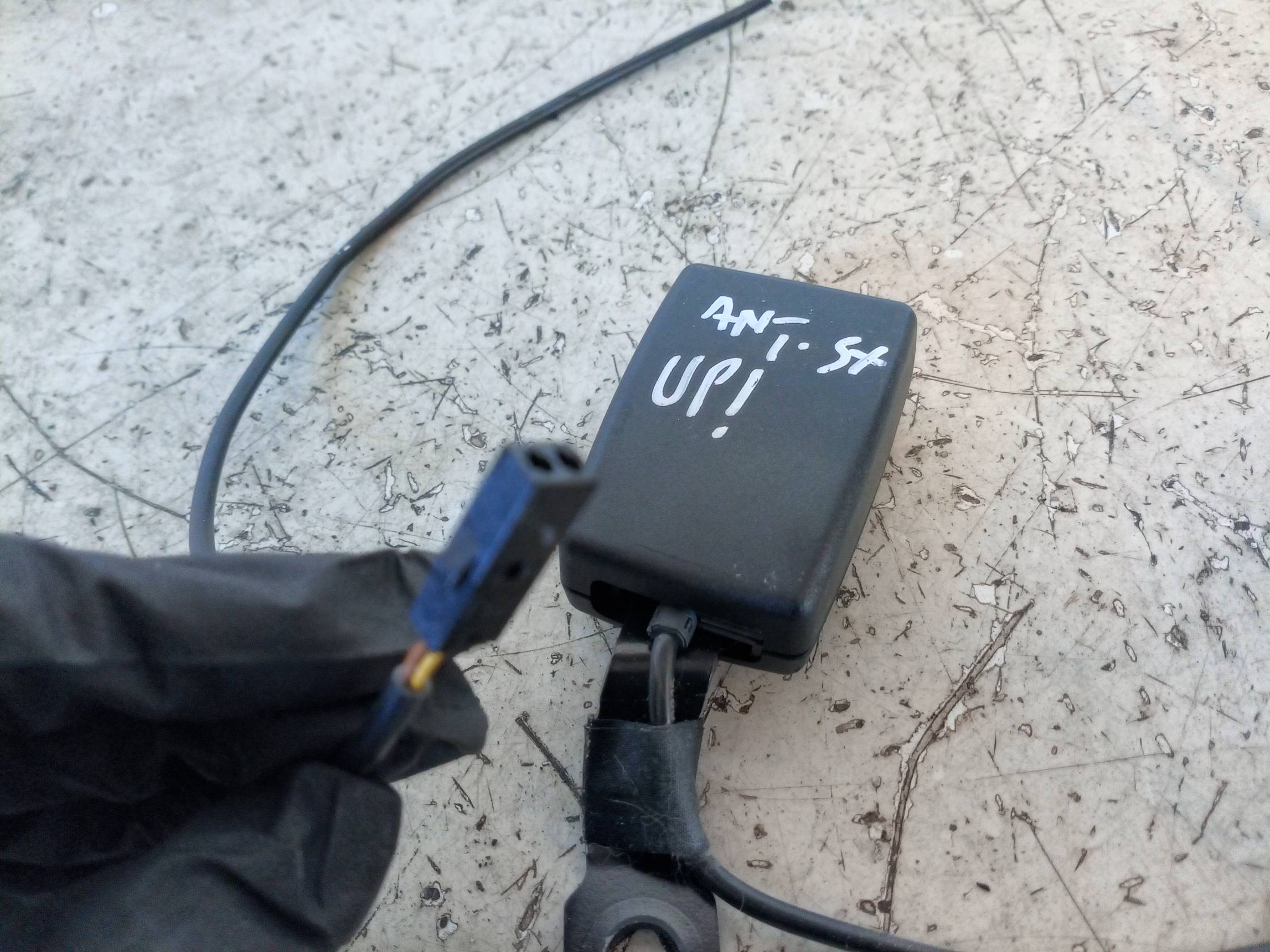 Aggancio cintura di sicurezza anteriore sx.