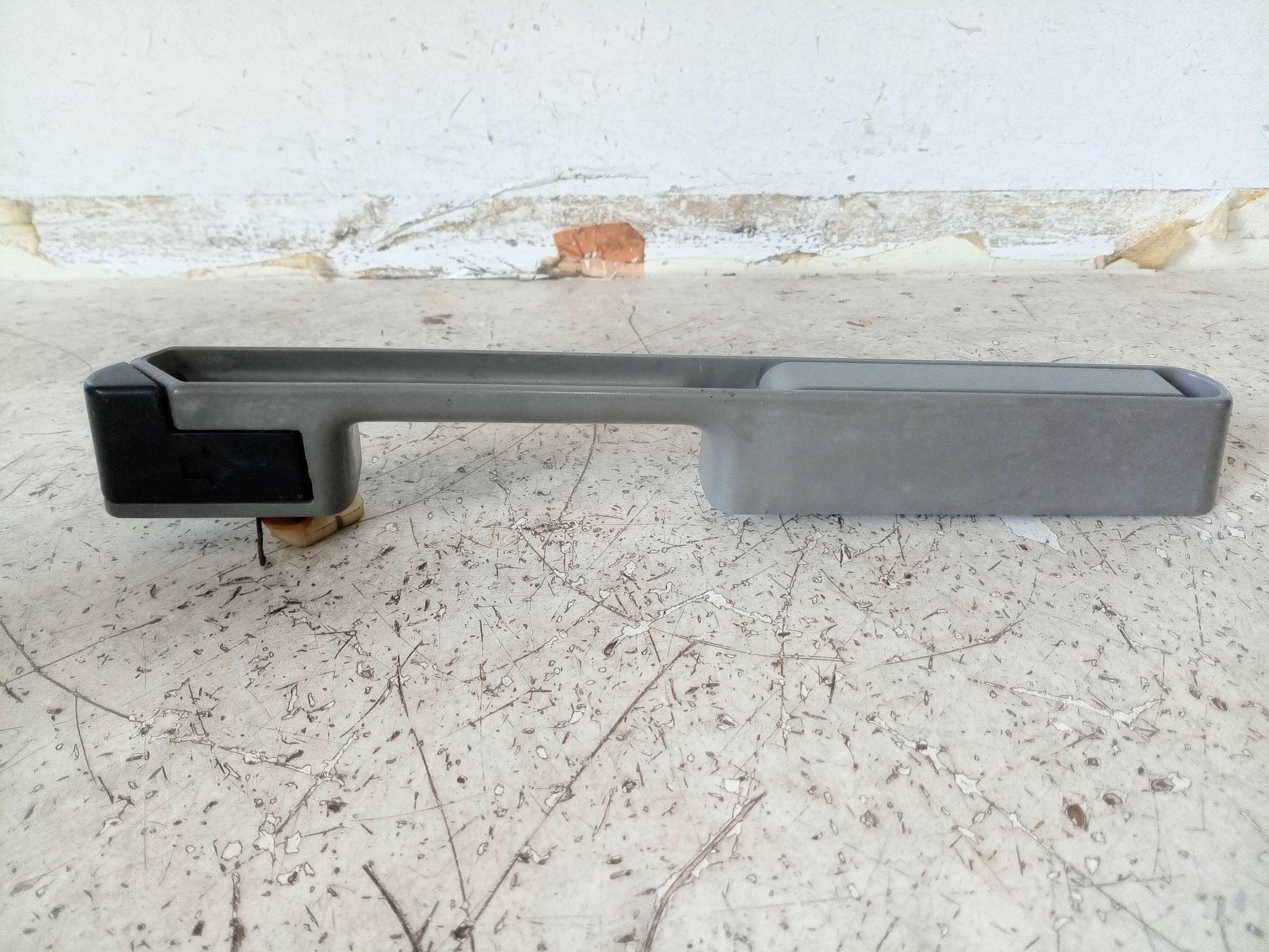 Maniglia int. apertura porta ant. sx. Maniglia int. apertura porta ant. sx.