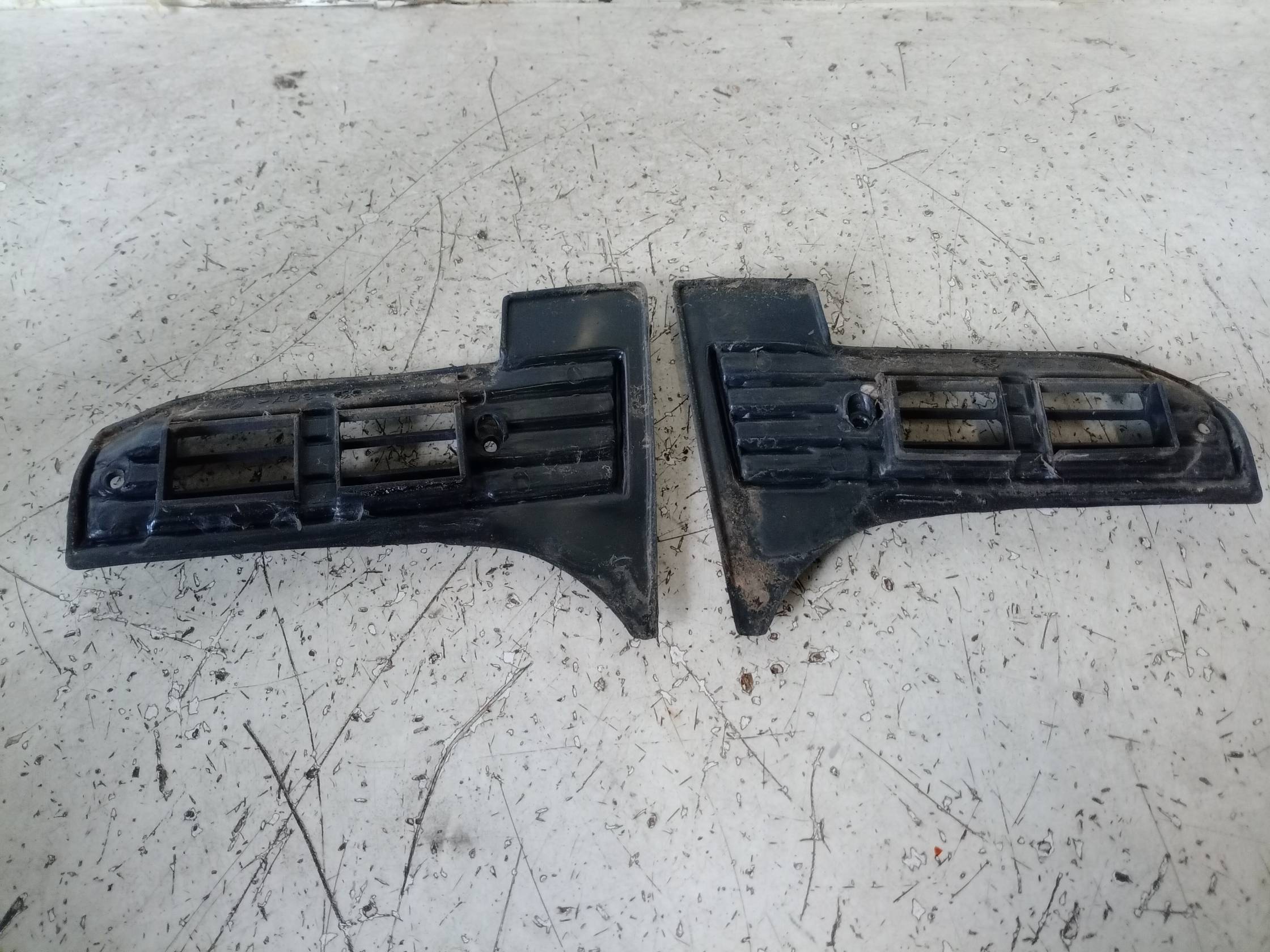 Griglia lat. sottoparabrezza