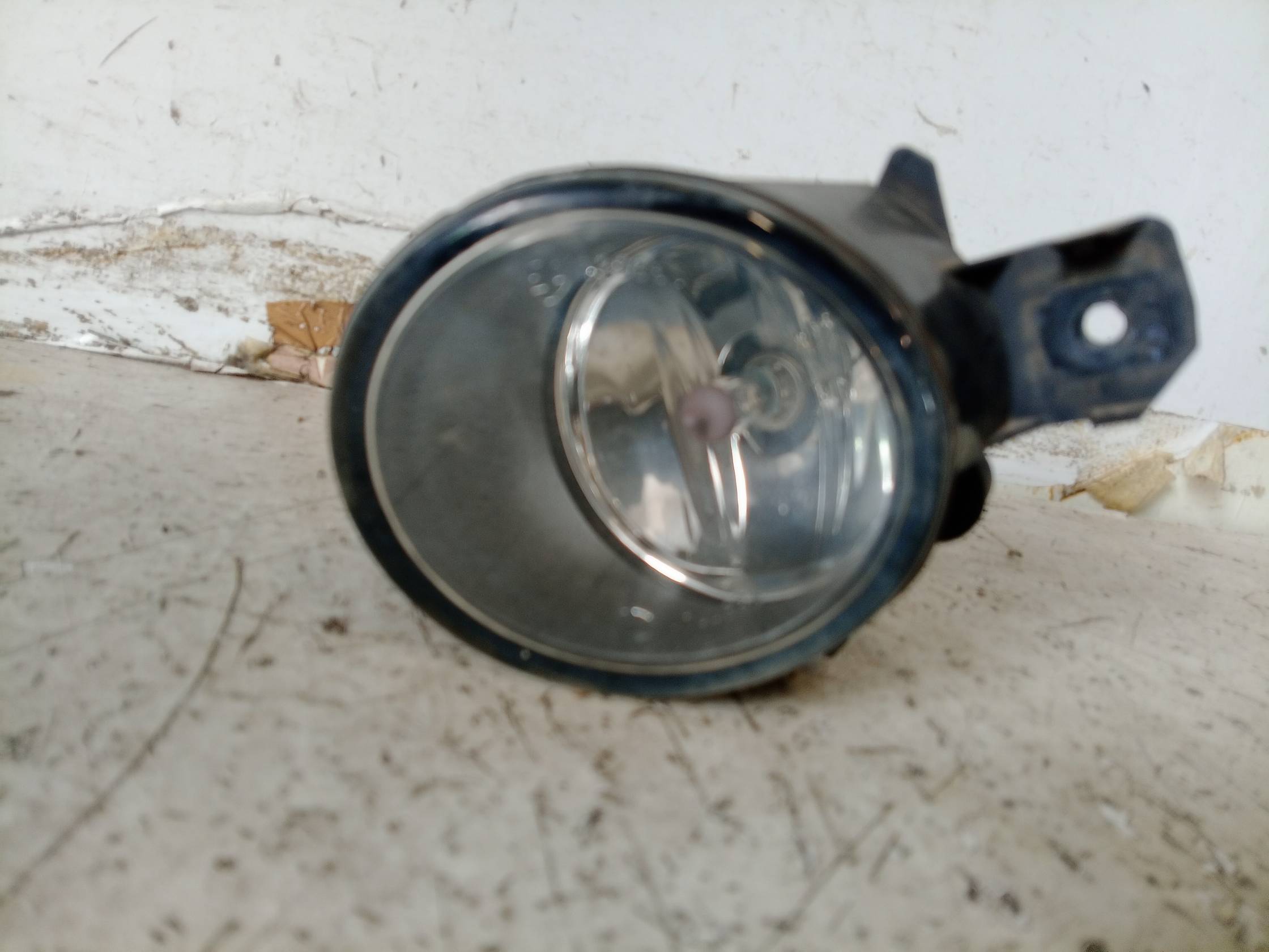 Proiettore fendinebbia sx.