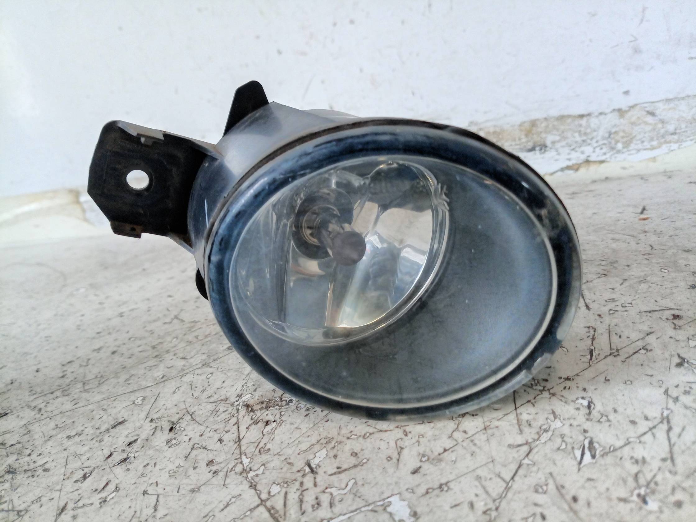 Proiettore fendinebbia dx.