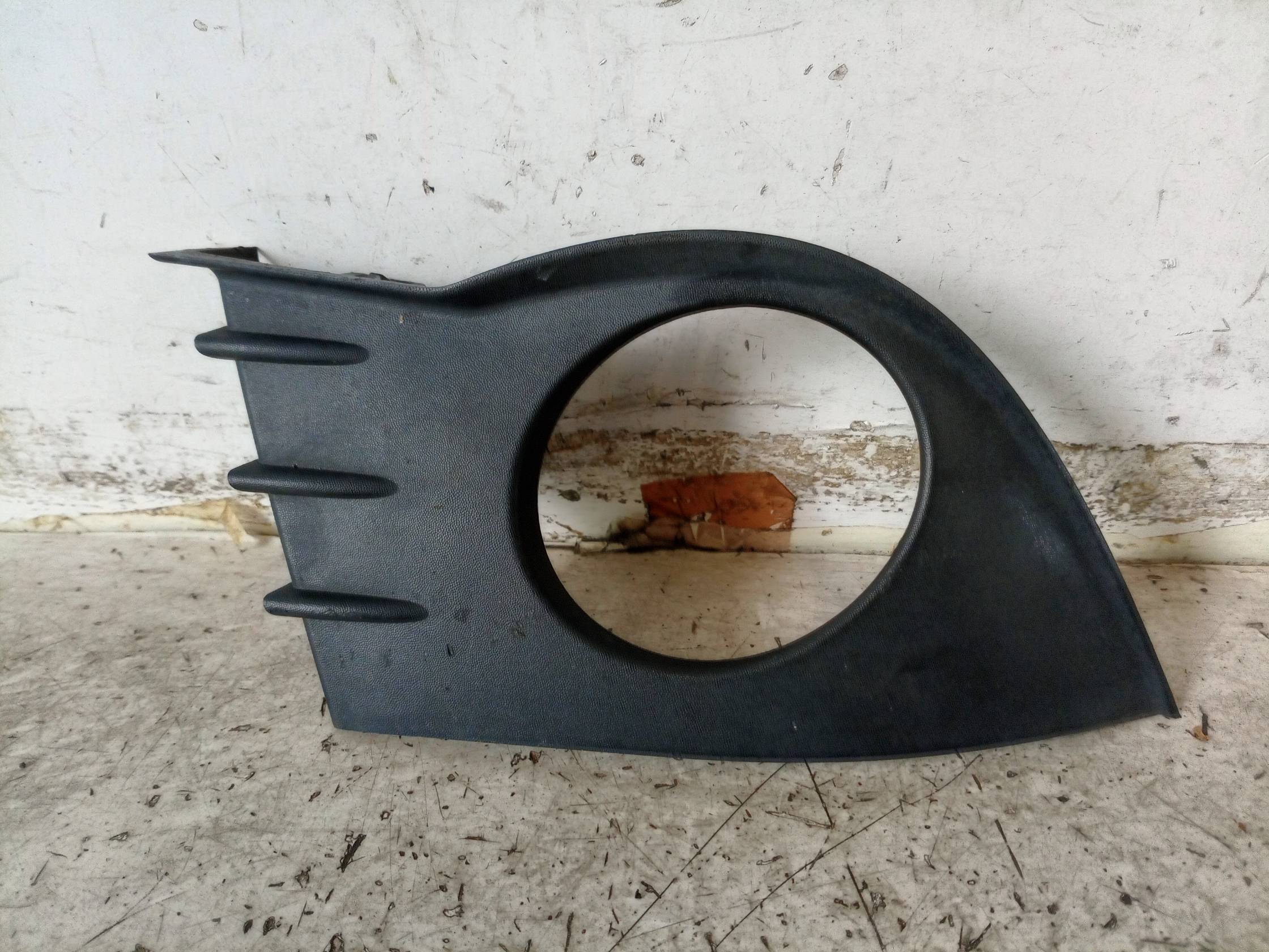 Griglia lat. paraurti ant. dx.