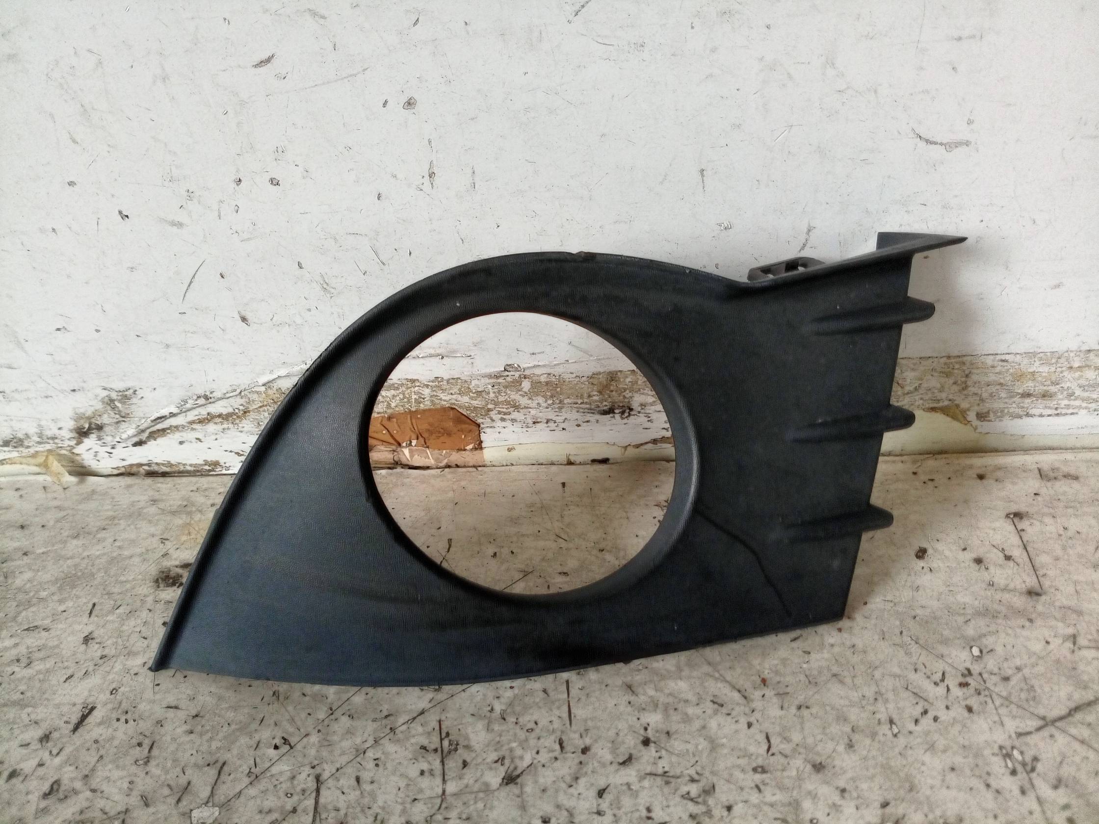 Griglia lat. paraurti ant. sx.