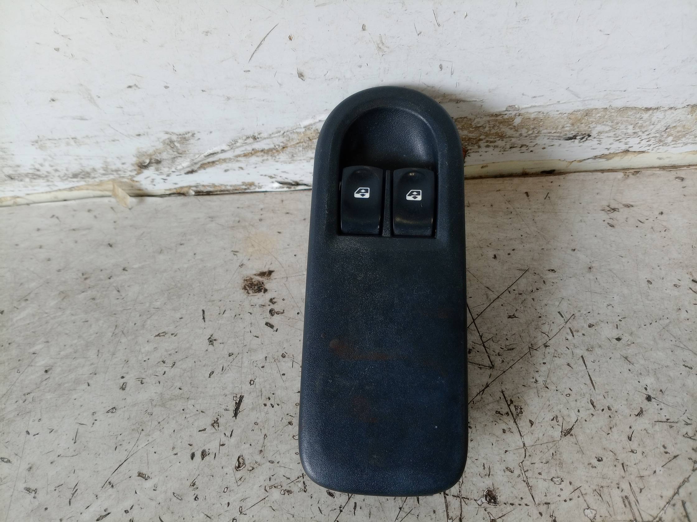 Interruttore alzacristalli porta ant. sx.