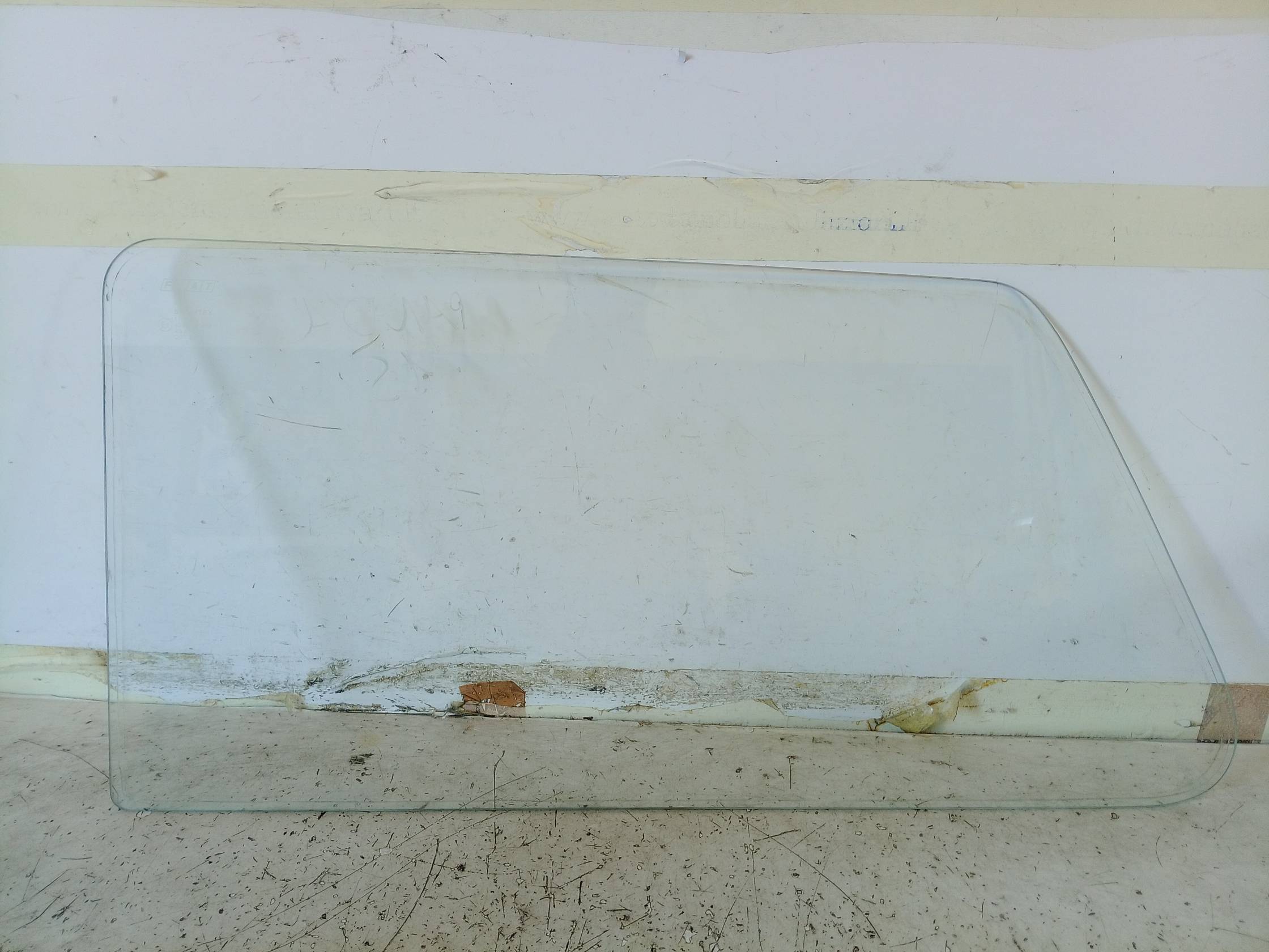 Fisso parafango post. dx.