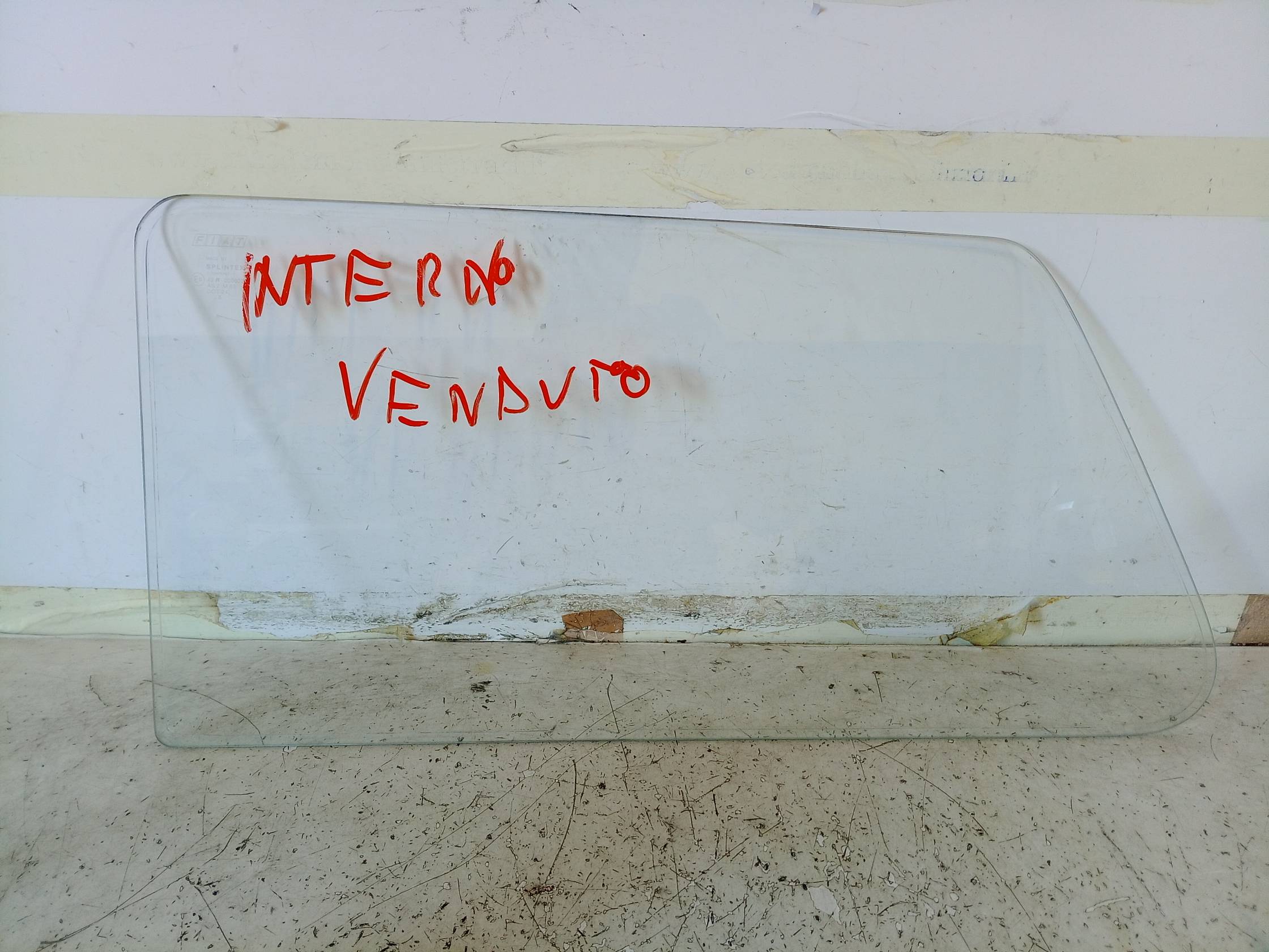 Fisso parafango post. sx.