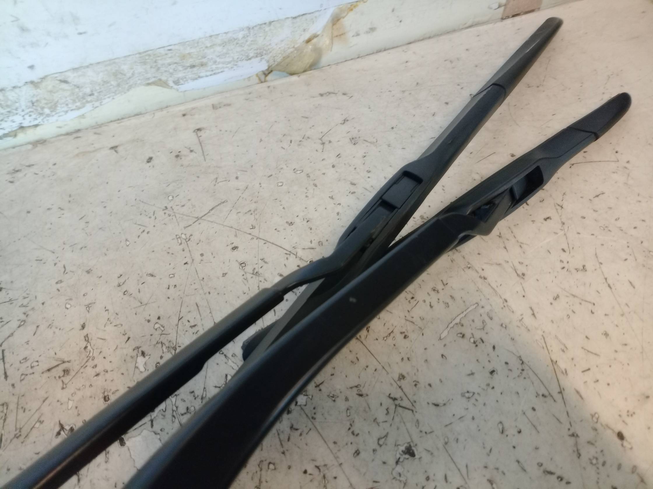 Braccio tergiparabrezza sx.