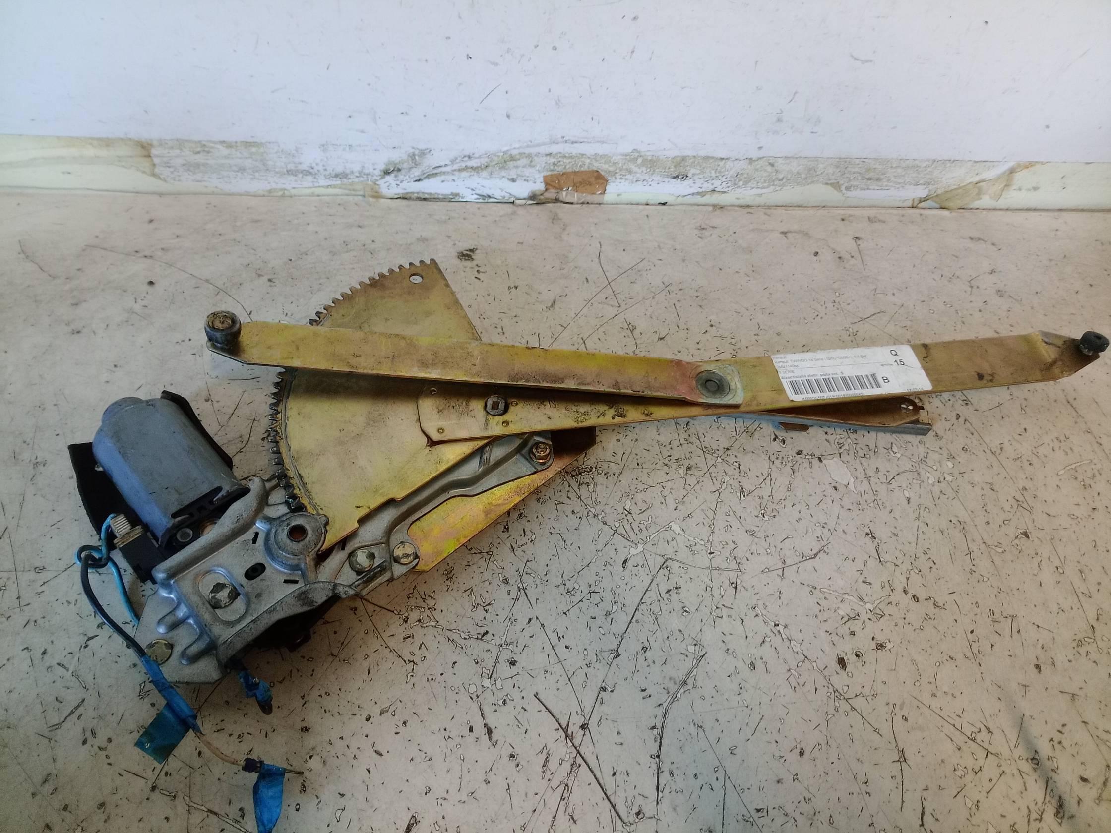 Alzacristallo elettr. porta ant. con motorino sx. Alzacristallo elettr. porta ant. con motorino sx.