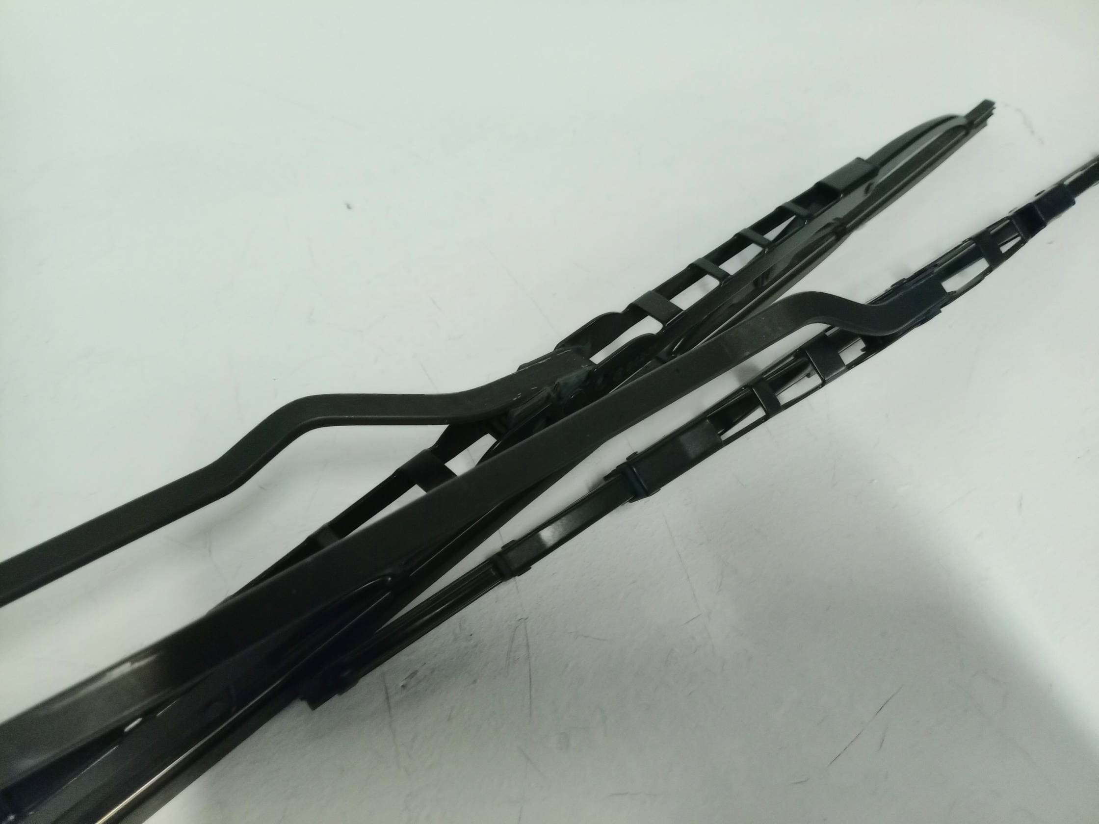 Braccio tergiparabrezza sx.