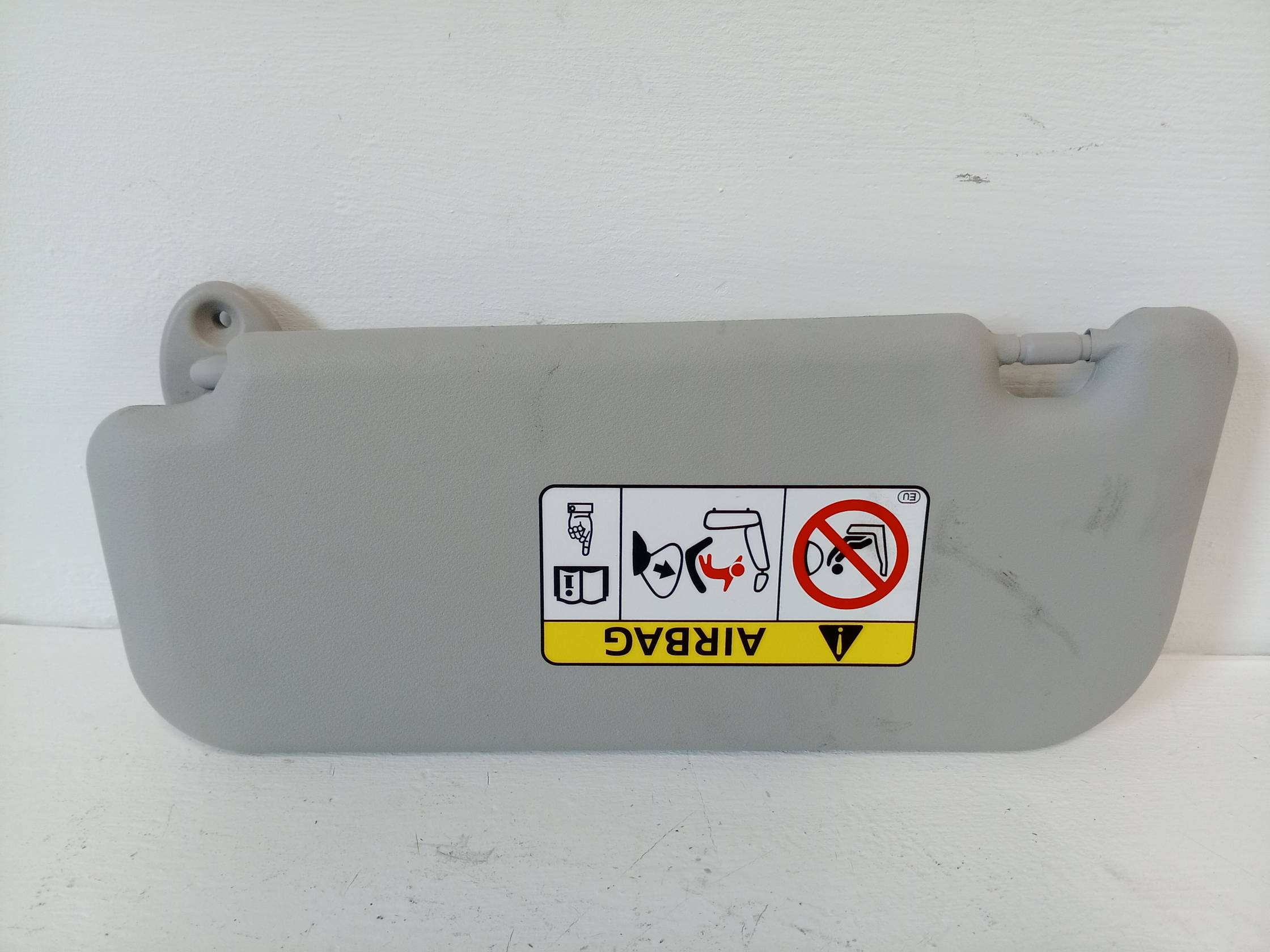 Aletta parasole parabrezza dx.