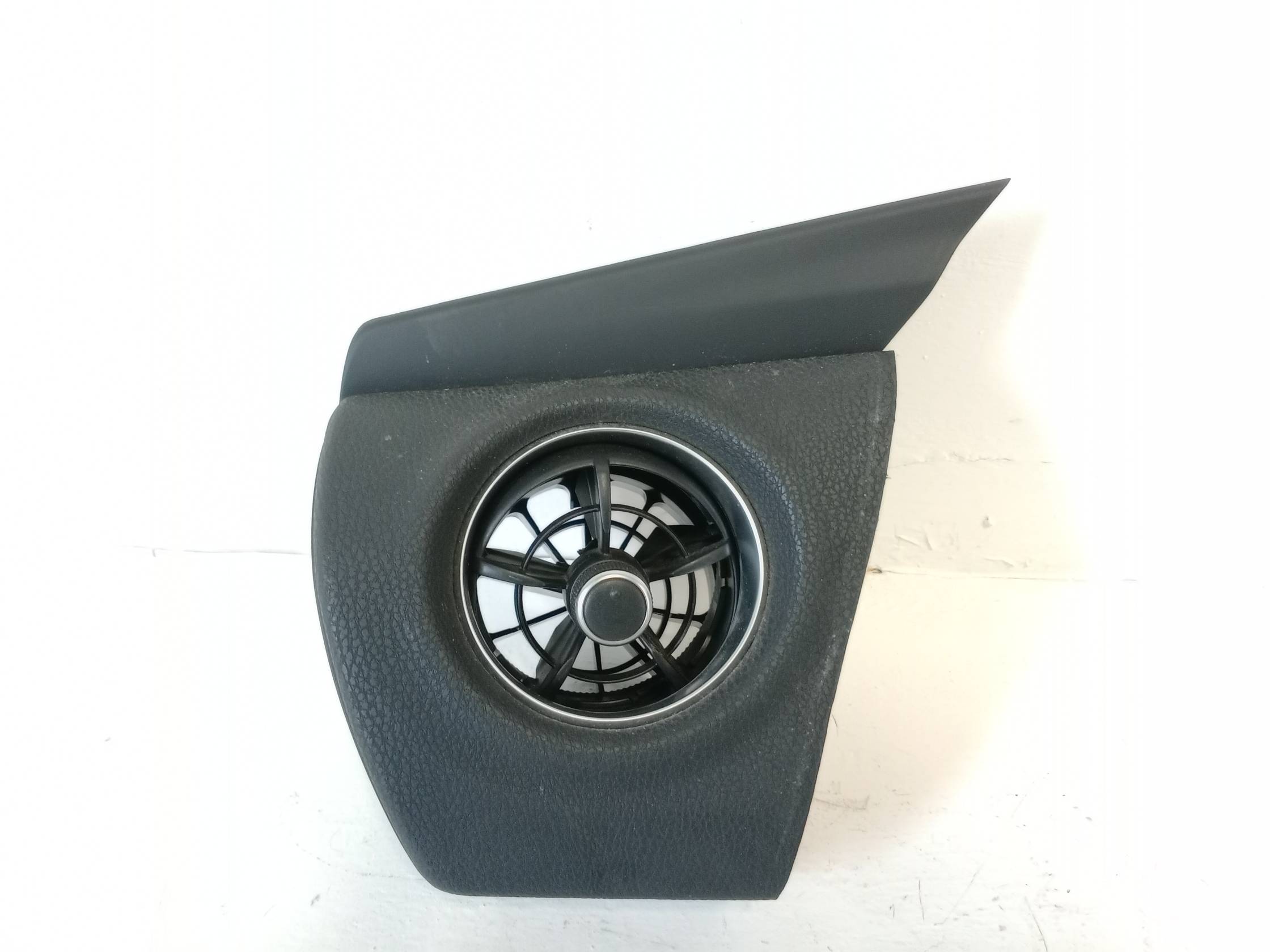 Bocchetta aria lat. cruscotto sx. Bocchetta aria lat. cruscotto sx.