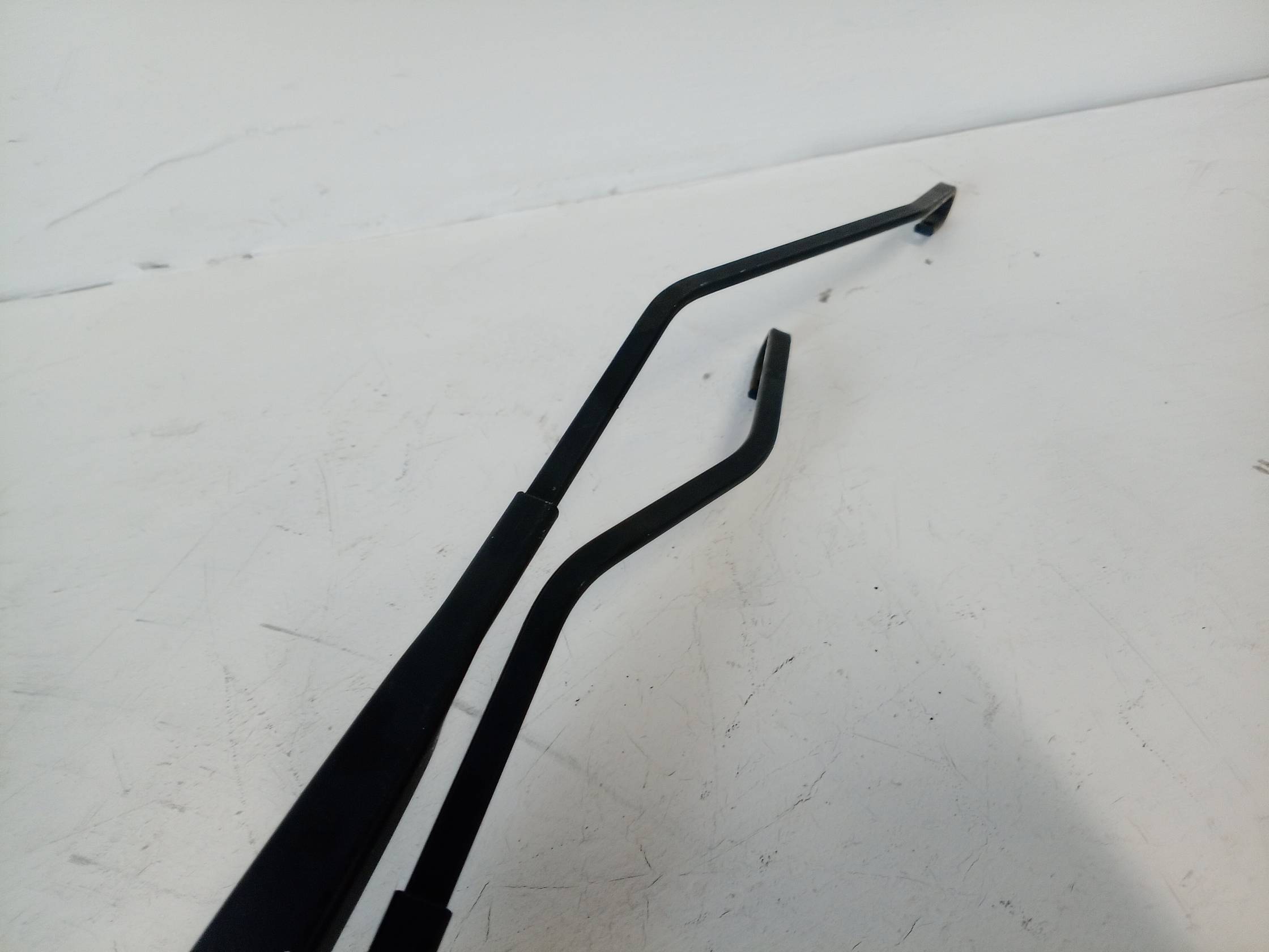 Braccio tergiparabrezza sx.