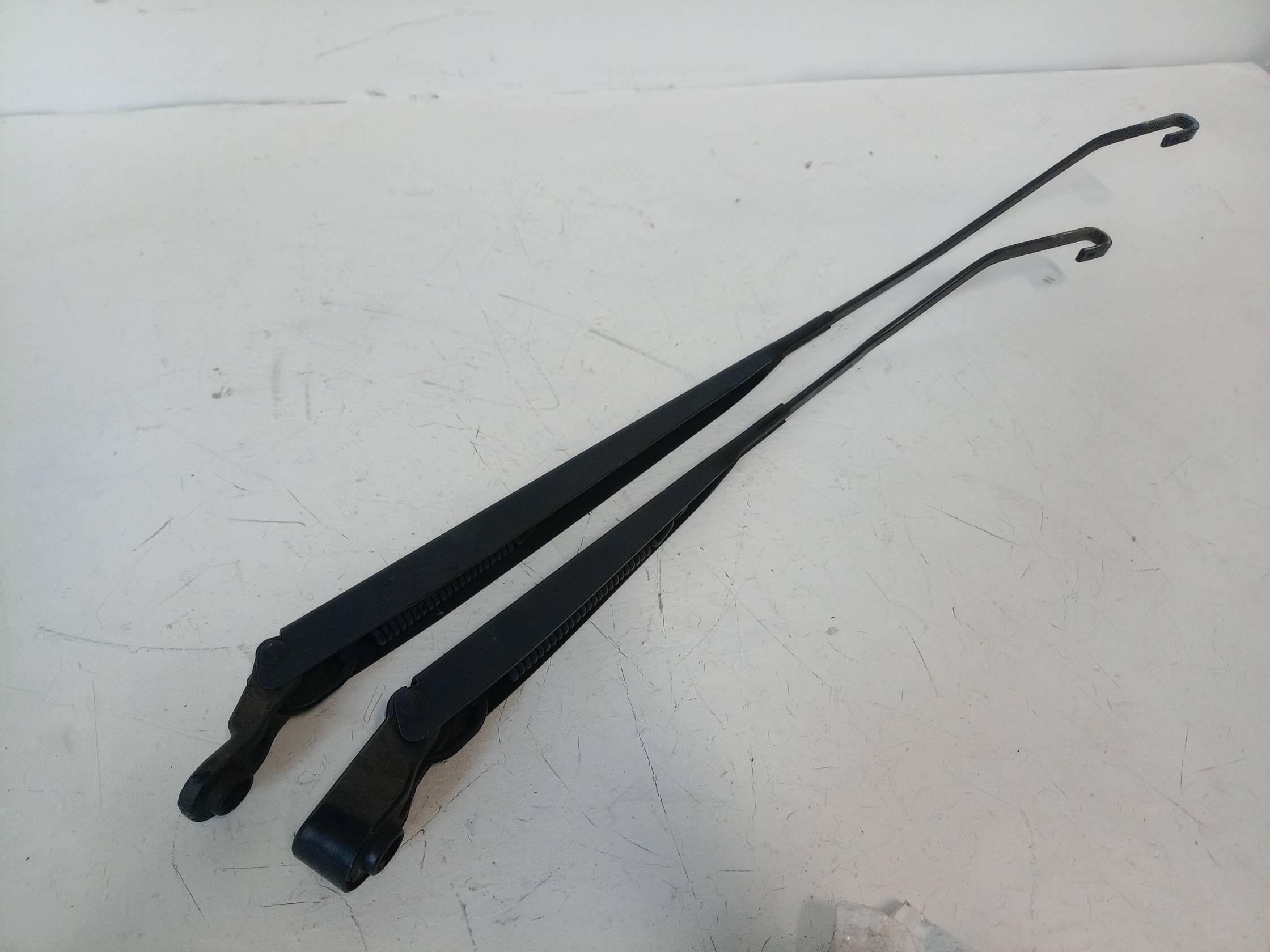 Braccio tergiparabrezza sx.