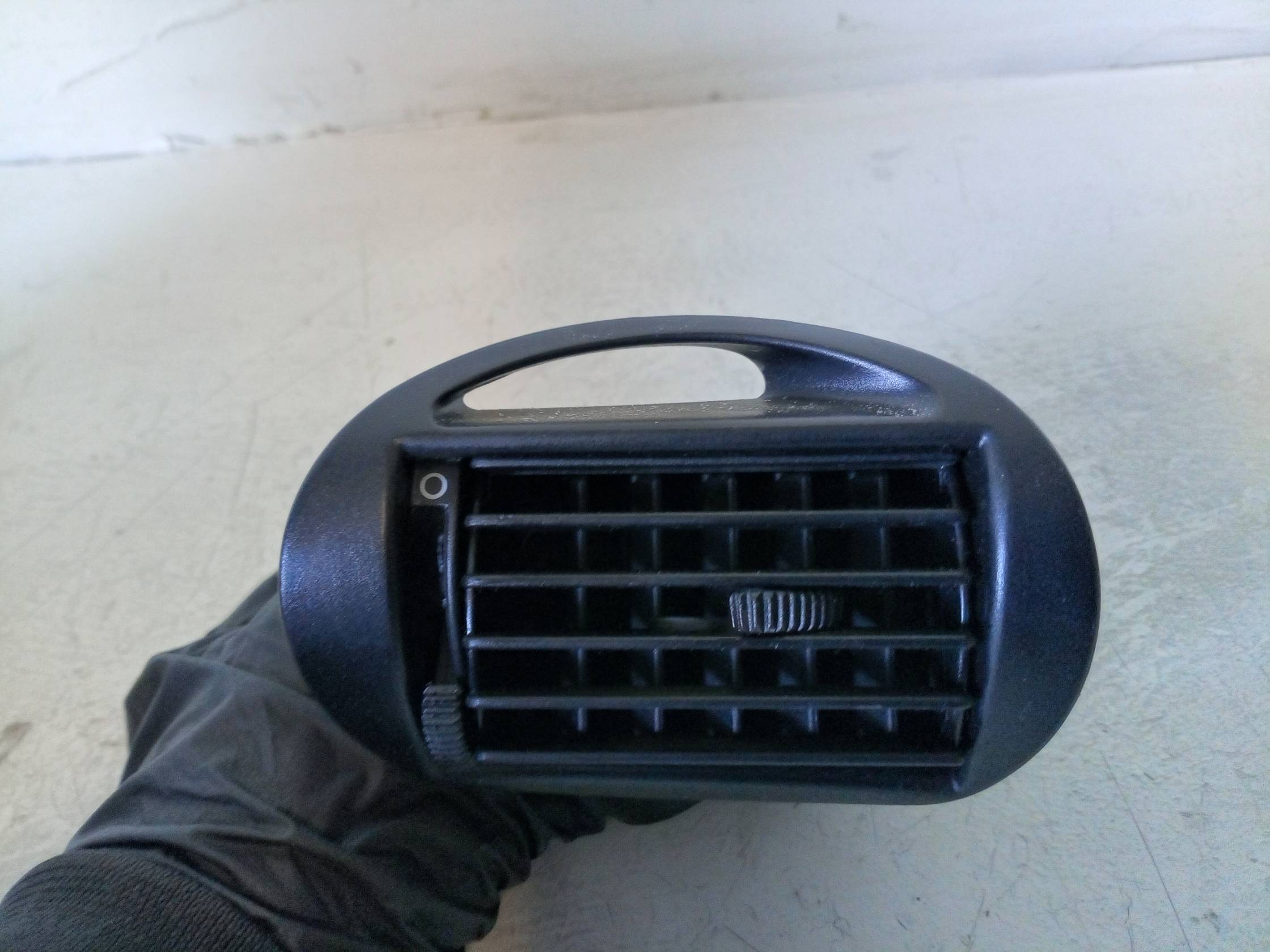 Bocchetta aria lat. cruscotto dx.