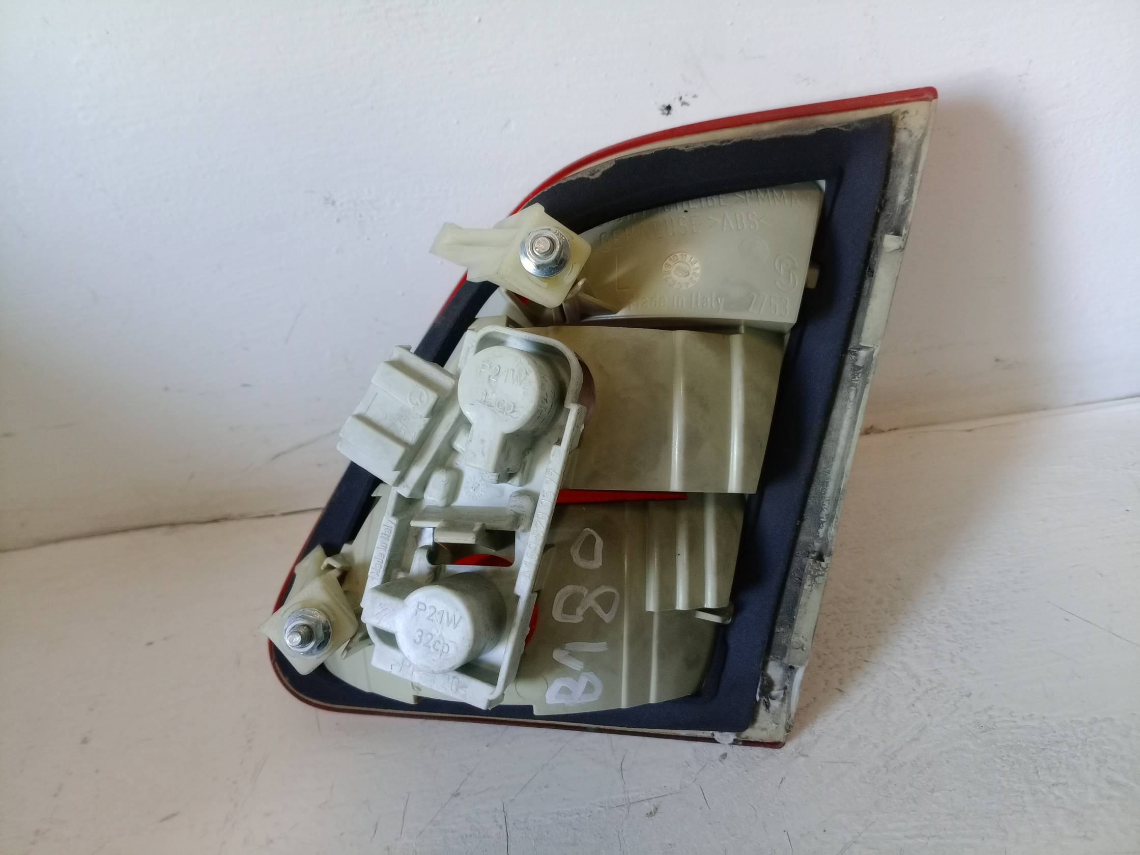 Fanale post. parte int. sx.