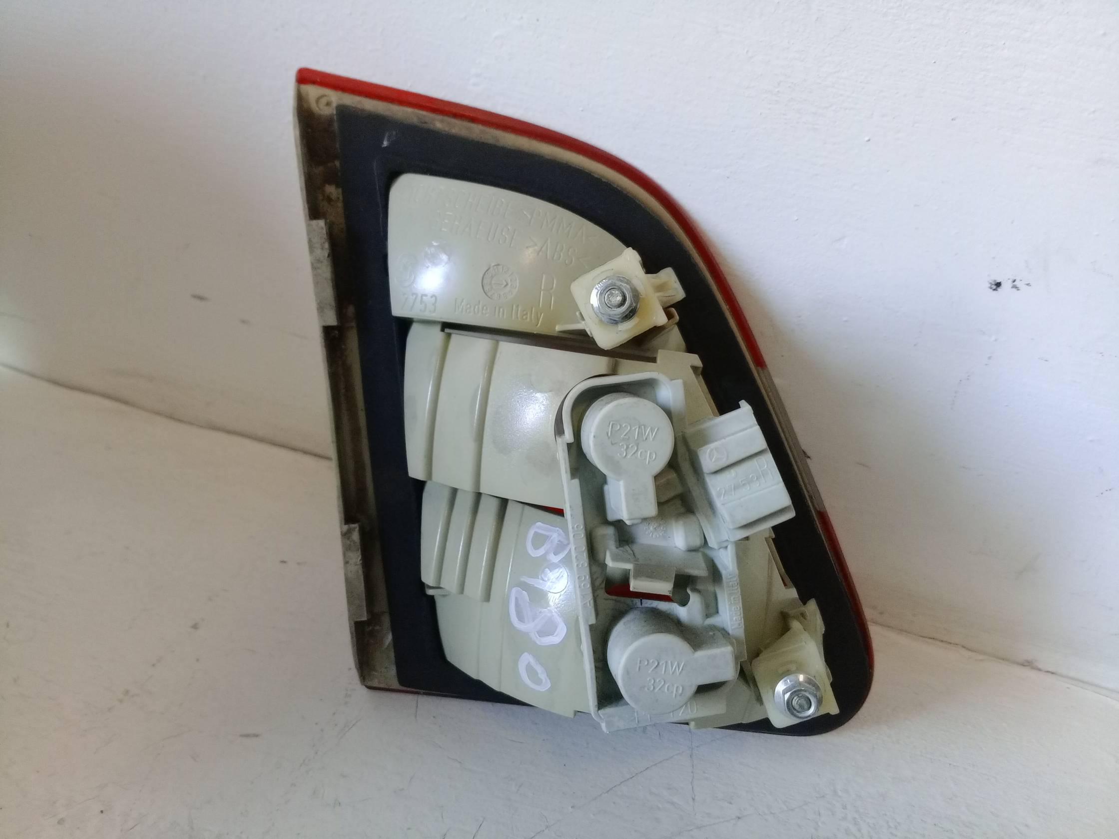 Fanale post. parte int. dx.