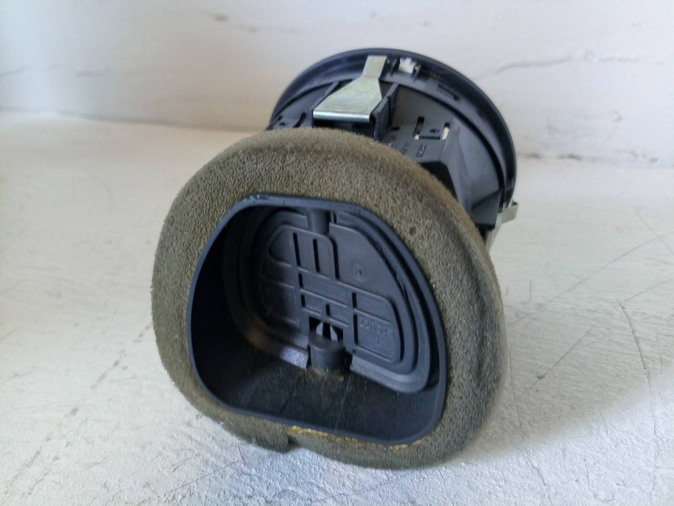 Bocchetta aria lat. cruscotto sx. Bocchetta aria lat. cruscotto sx.