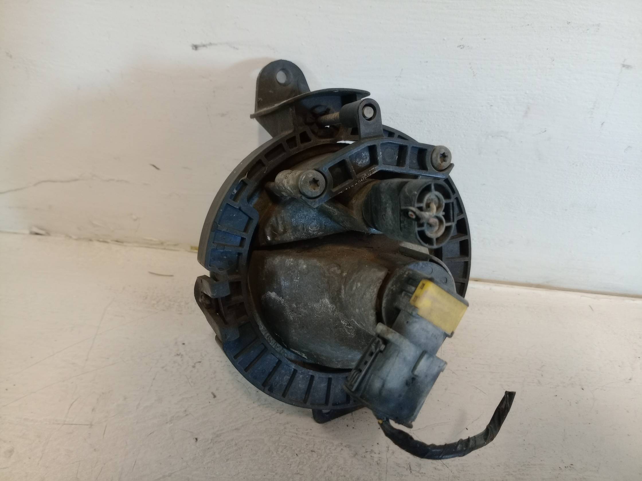 Proiettore fendinebbia dx.