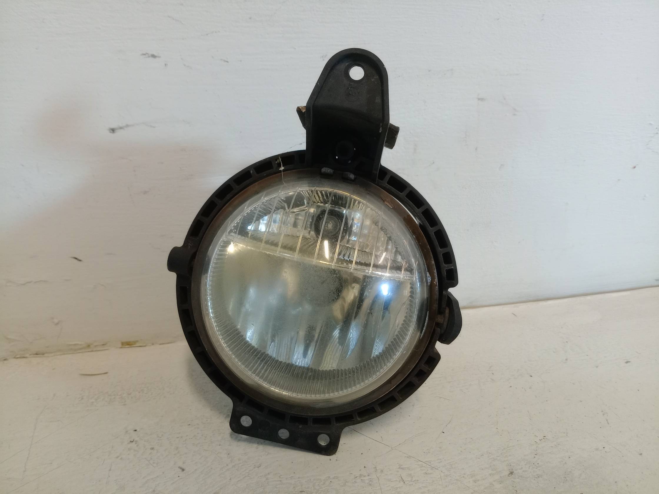 Proiettore fendinebbia dx.