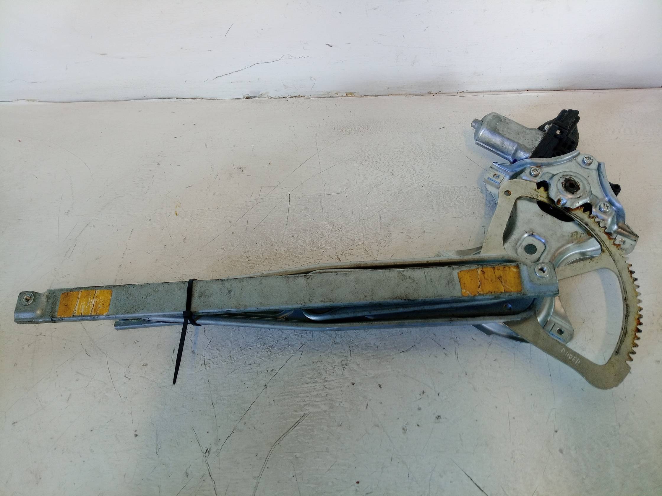 Alzacristallo elettr. porta ant. dx. Alzacristallo elettr. porta ant. dx.