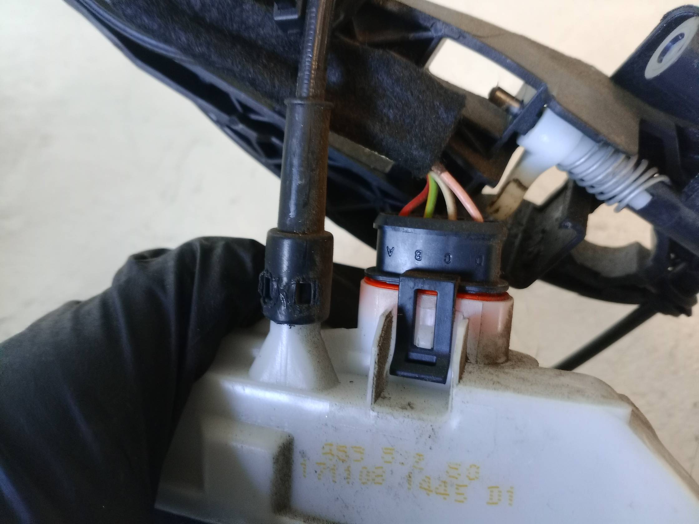 Serratura porta ant. dx.