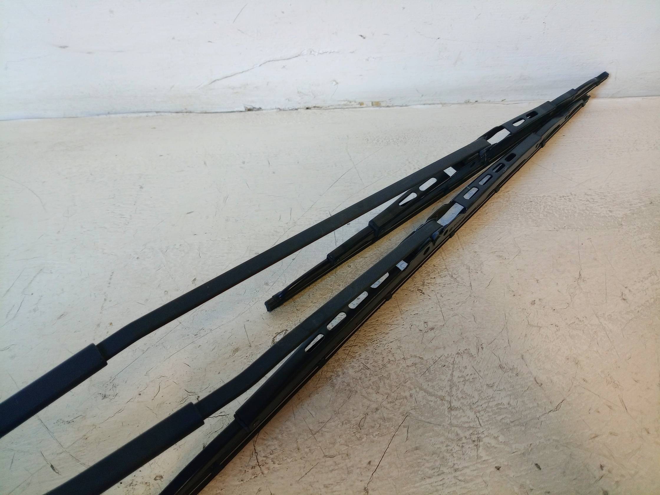 Braccio tergiparabrezza sx.